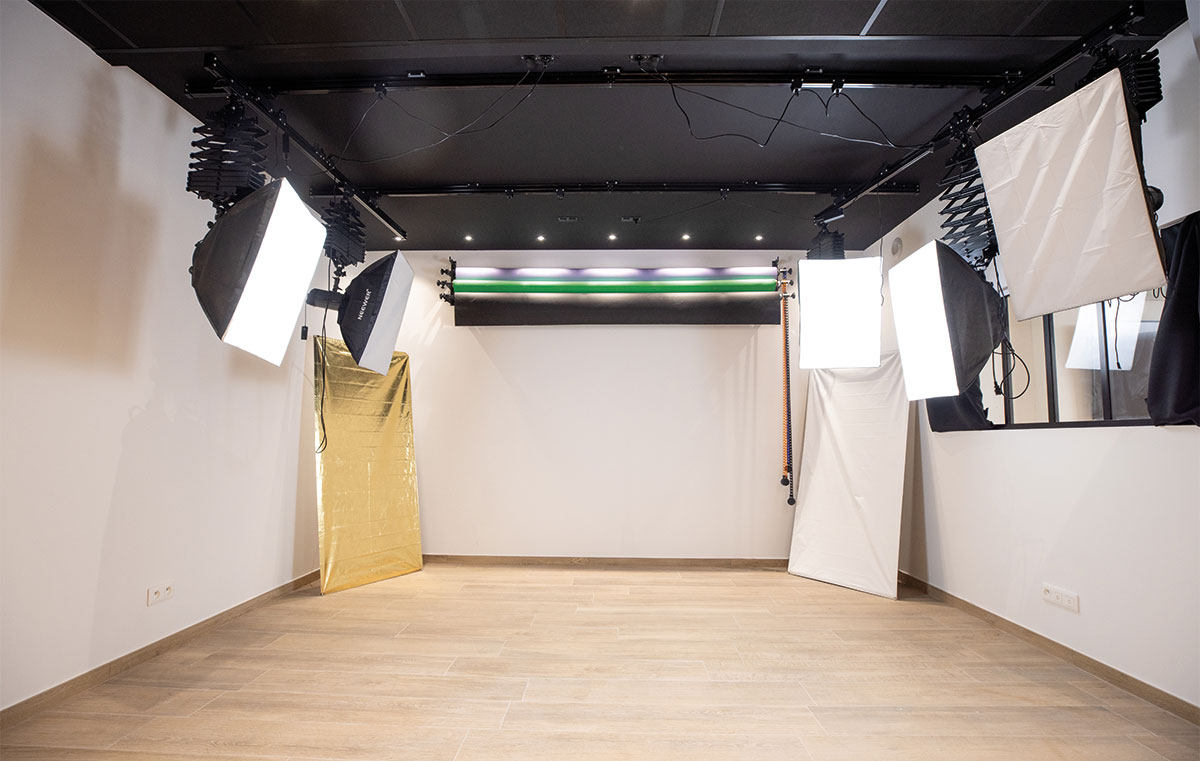 Cyclorama blanc pour packshots et silhouettes au Studio Héhocom